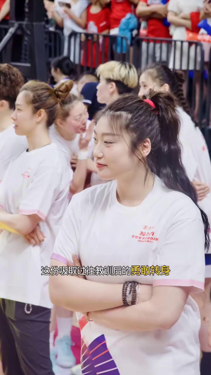 李梦新动向，跨界抉择，用实力证明。
注意看，历经舆论风波与职业瓶颈，31岁的李梦