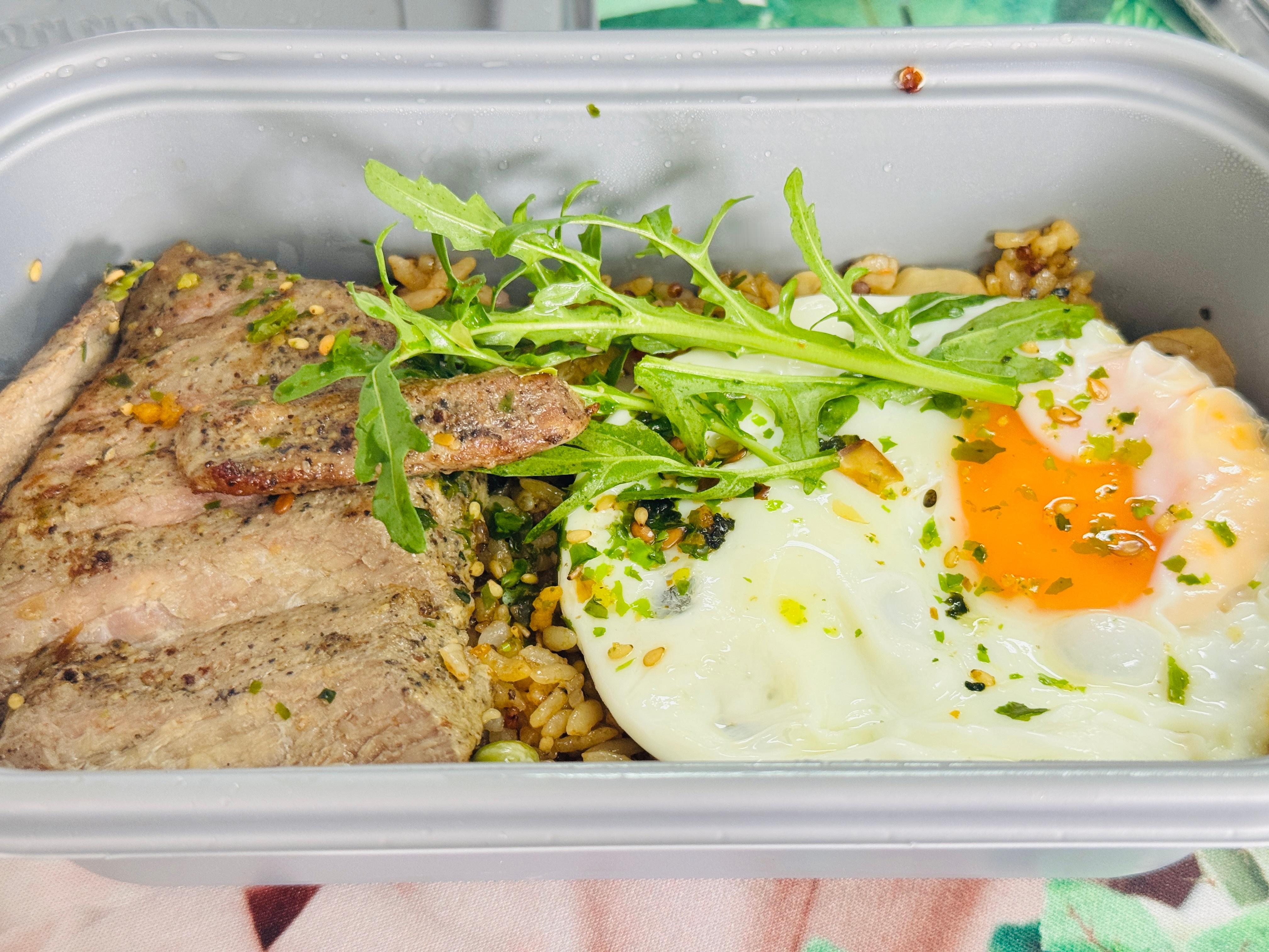 今日份午餐，牛排菌菇炒饭