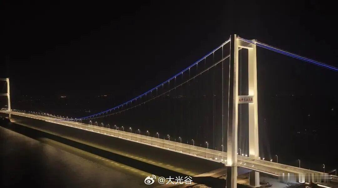 双柳长江大桥亮灯启幕通车倒计时

3月14日晚，双柳长江大桥景观照明正式亮灯，数