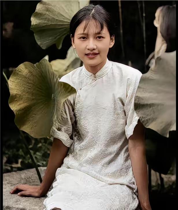 林徽因：民国风华，才貌双绝
 
民国岁月里，林徽因是独一份的绝代佳人。她清丽温婉