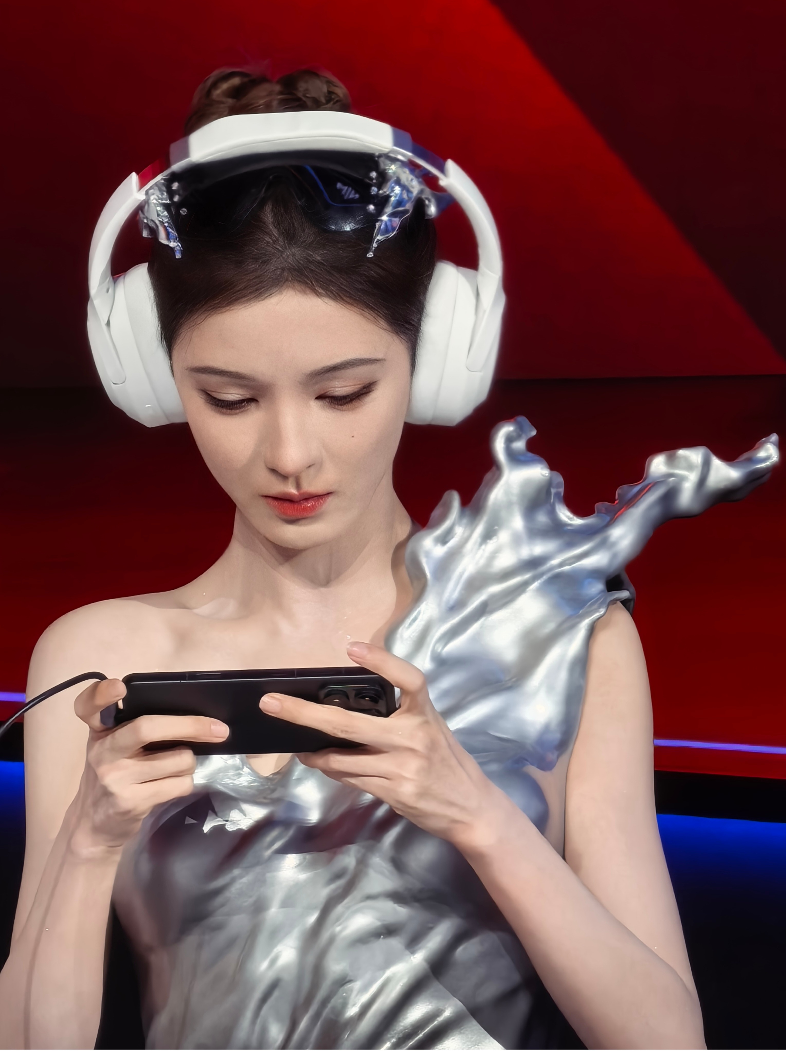 荣耀WIN系列手机发布会请来了美女张予曦助阵，你别说，怼脸拍都这么美，真养眼。荣