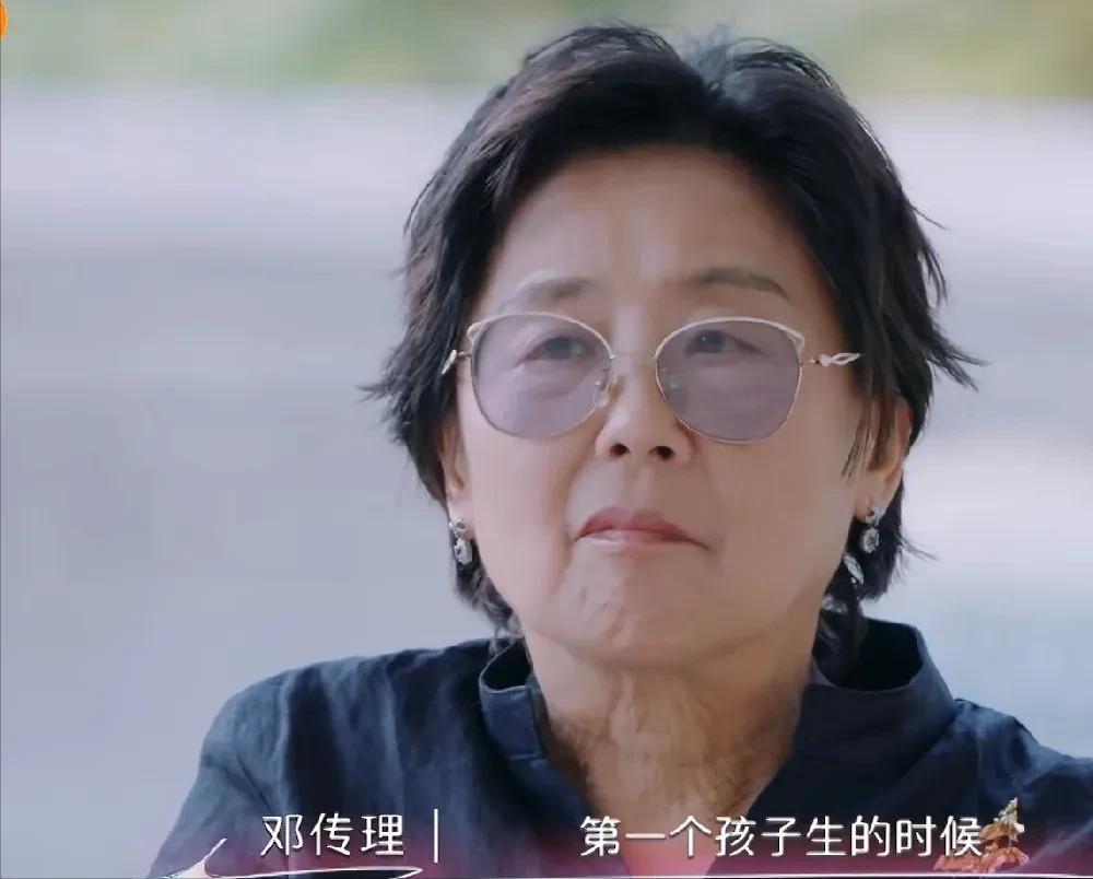 黄圣依这辈子做的最糊涂的一件事

不是嫁给二婚的杨子；

也不是42岁离婚后搬回