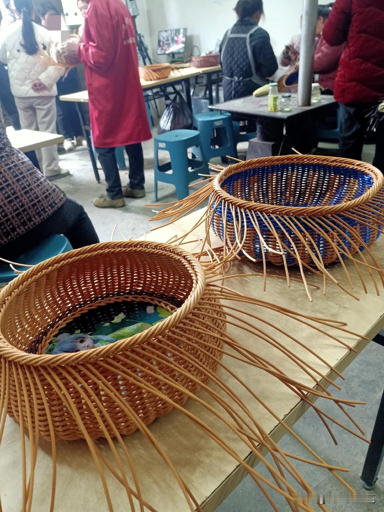 “每天补贴50元，免费提供一顿中餐，请你免费参加12天的职业技能培训，你愿意报名