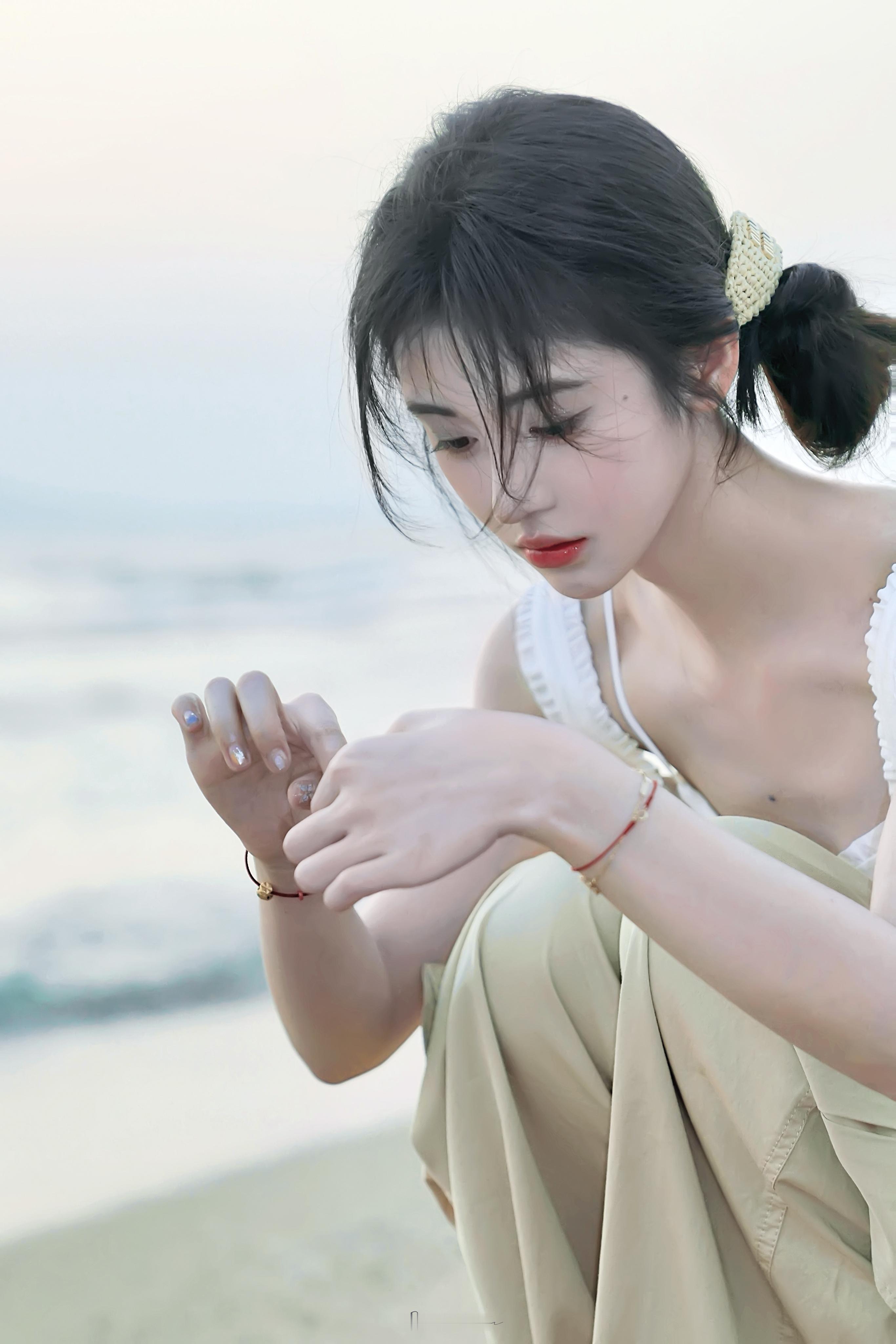 鞠婧祎 🍊💙"👣"去有风的地方 赶一场海🌊 