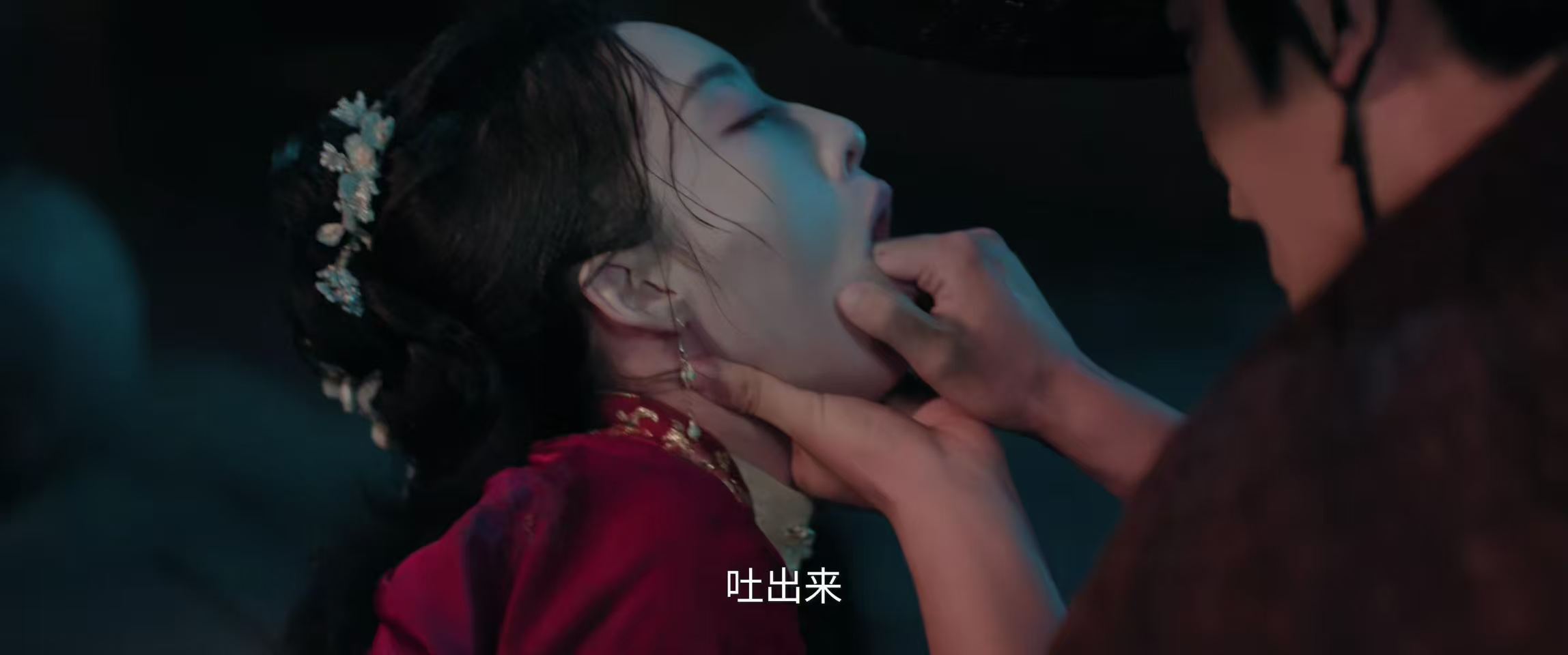 第一次看男主抠女主嗓子眼花开锦绣 这段抠嗓子眼的戏份让我对花开锦绣的好感又涨了不
