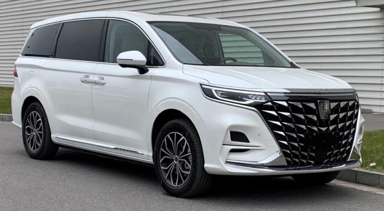 近日，在最新一期工信部新车申报目录中，我们首次见到了荣威iMAX8 DMH的申报