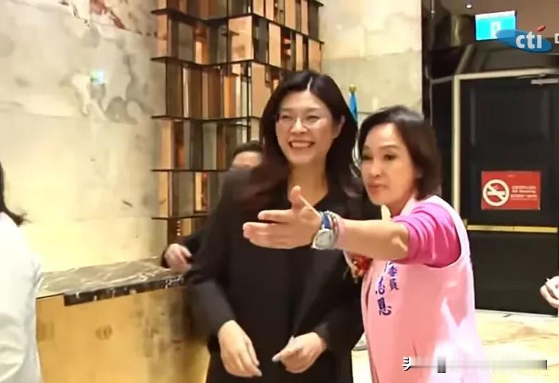 柯志恩是真得偷着乐，遇上郑丽文这么心胸开阔的党主席！

今天郑丽文专程奔赴高雄，