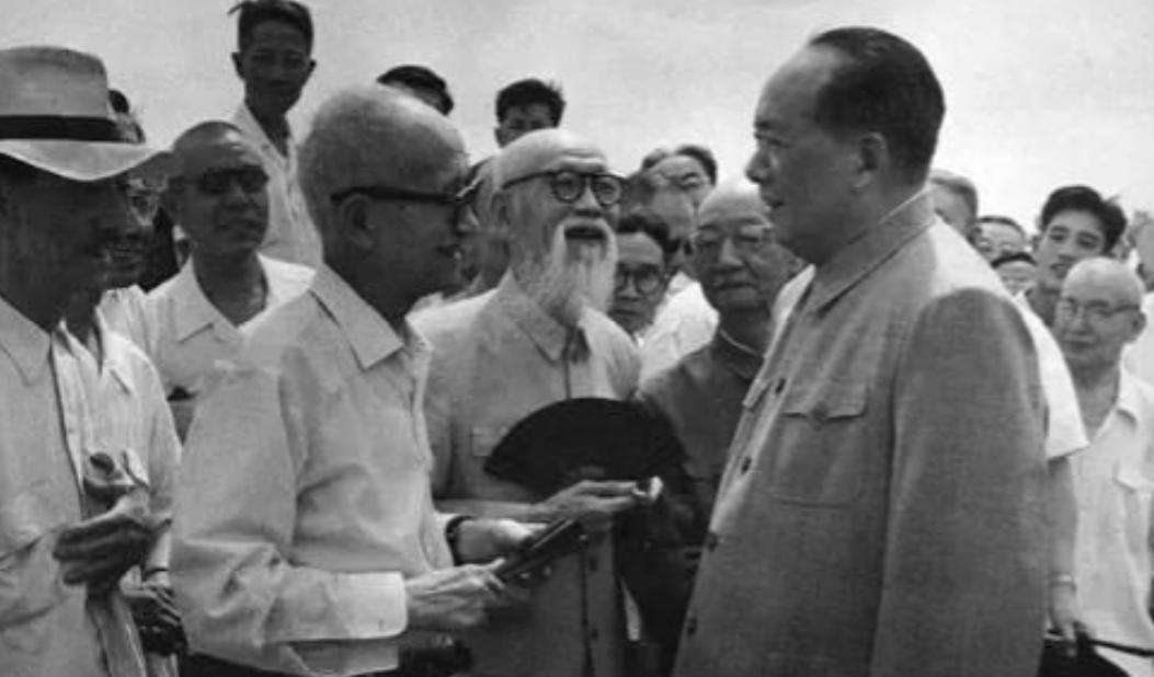 1957年，章士钊说共产党不能学宋太祖杀功臣，毛主席一句话救了他。1957年的政