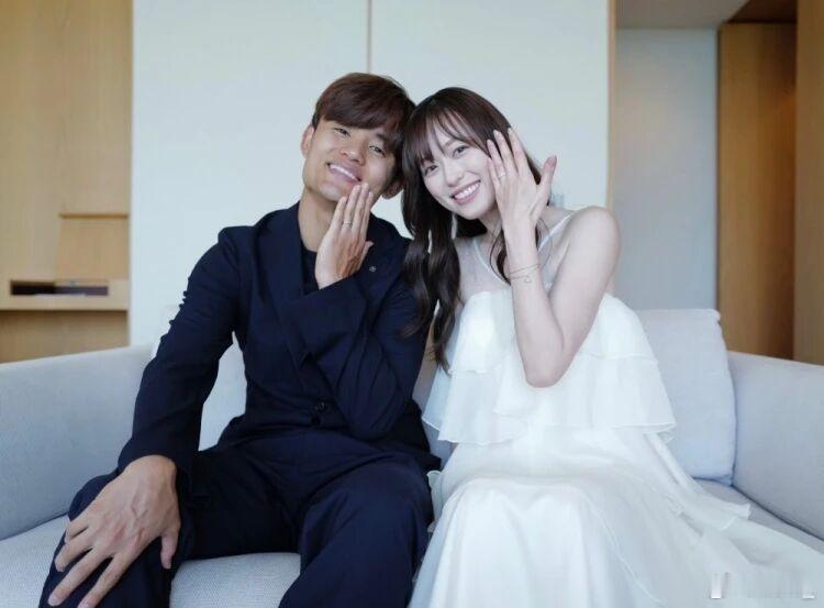 姐弟恋！25岁日本国脚久保建英宣布与28岁女演员福原遥结婚目前效力皇家社会的25