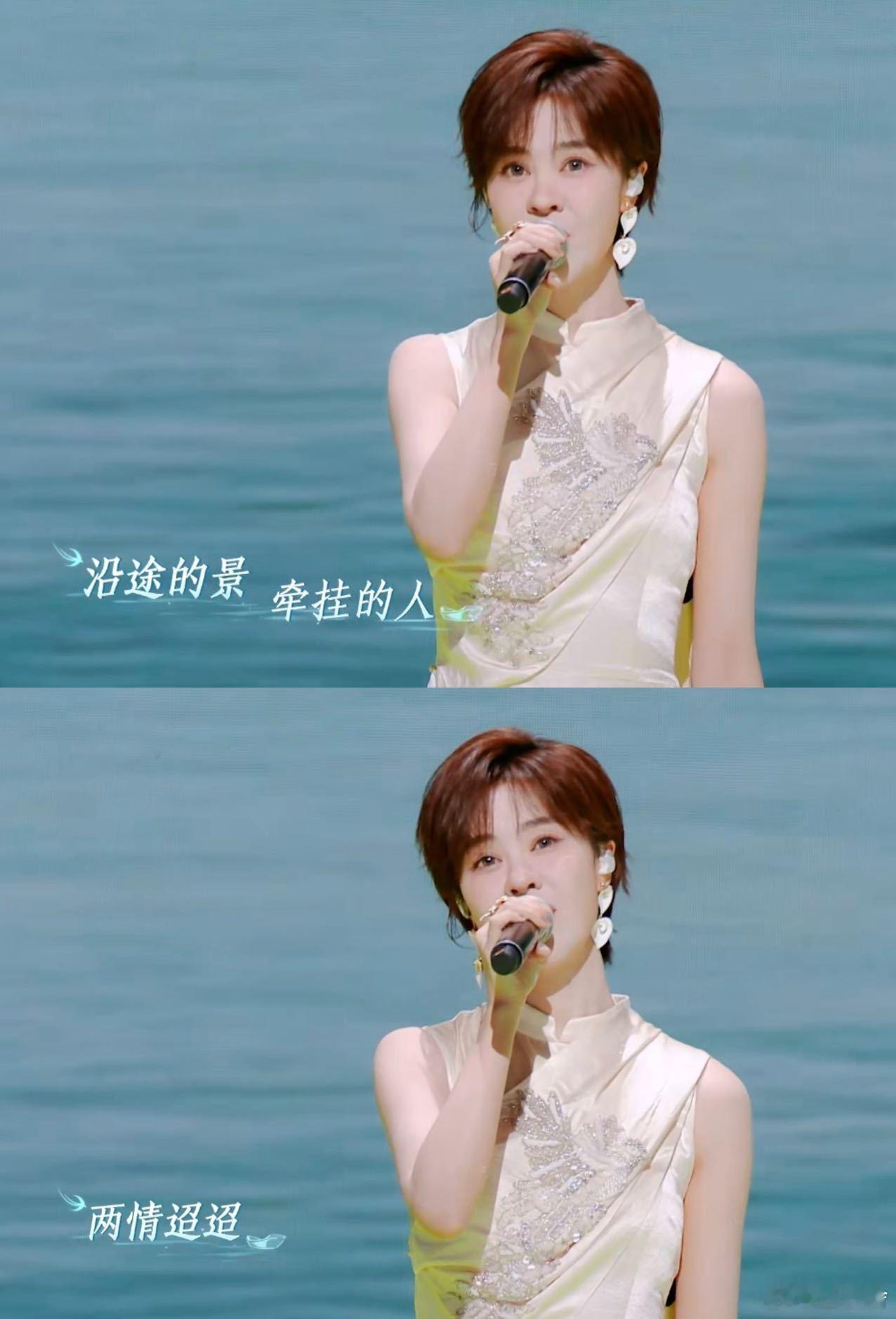 郁可唯一嗓子破次元的含金量  郁可唯在CCTV网络春晚的《燕归巢》舞台，真的是美