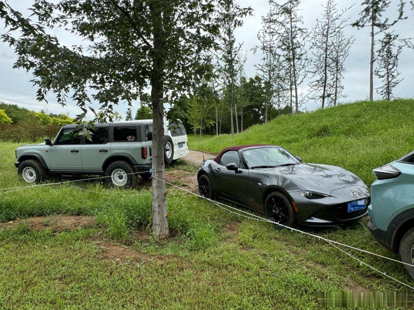 福特喊我来钓鱼，一看地点就跟北京山里，心想都是铺装路，开着miata来还能顺道跑