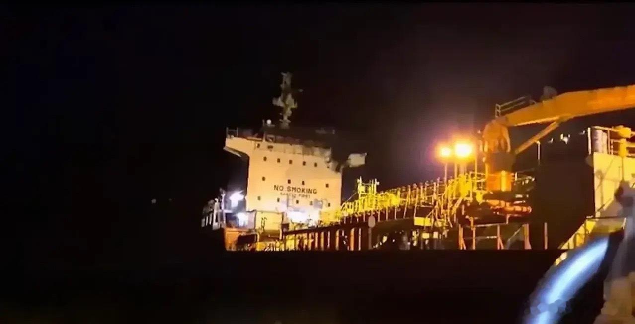 乌克兰愤怒的指责俄罗斯在一周之内袭击了黑海上的两艘乌克兰货轮袭击事件还造成了船长