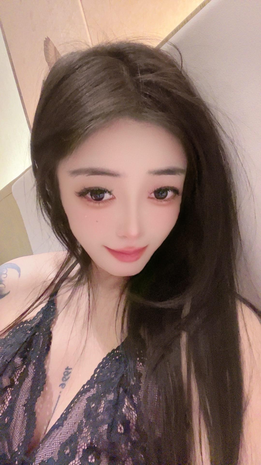 人一旦有了感情  就窝囊得不行  怕分离 怕冷落  怕他喜欢上别人
