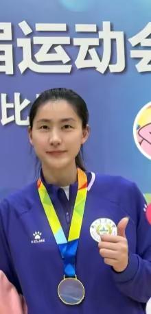 刁琳宇主教练带领南农大学男排荣获冠军。近日南京农业大学排球老师兼教练指导本校男排