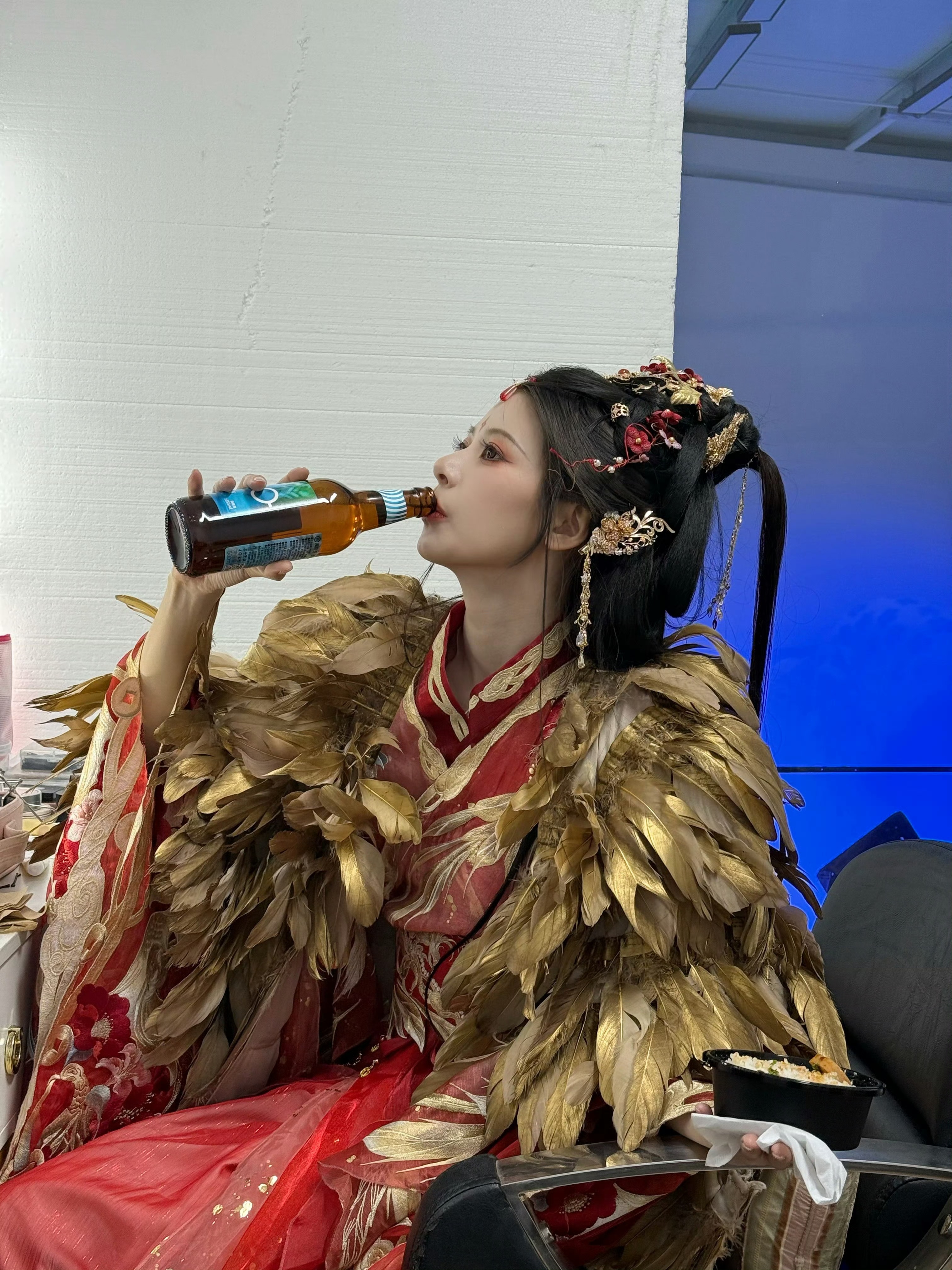 赵昭仪这样喝水，看着吧，两字，绝美。 