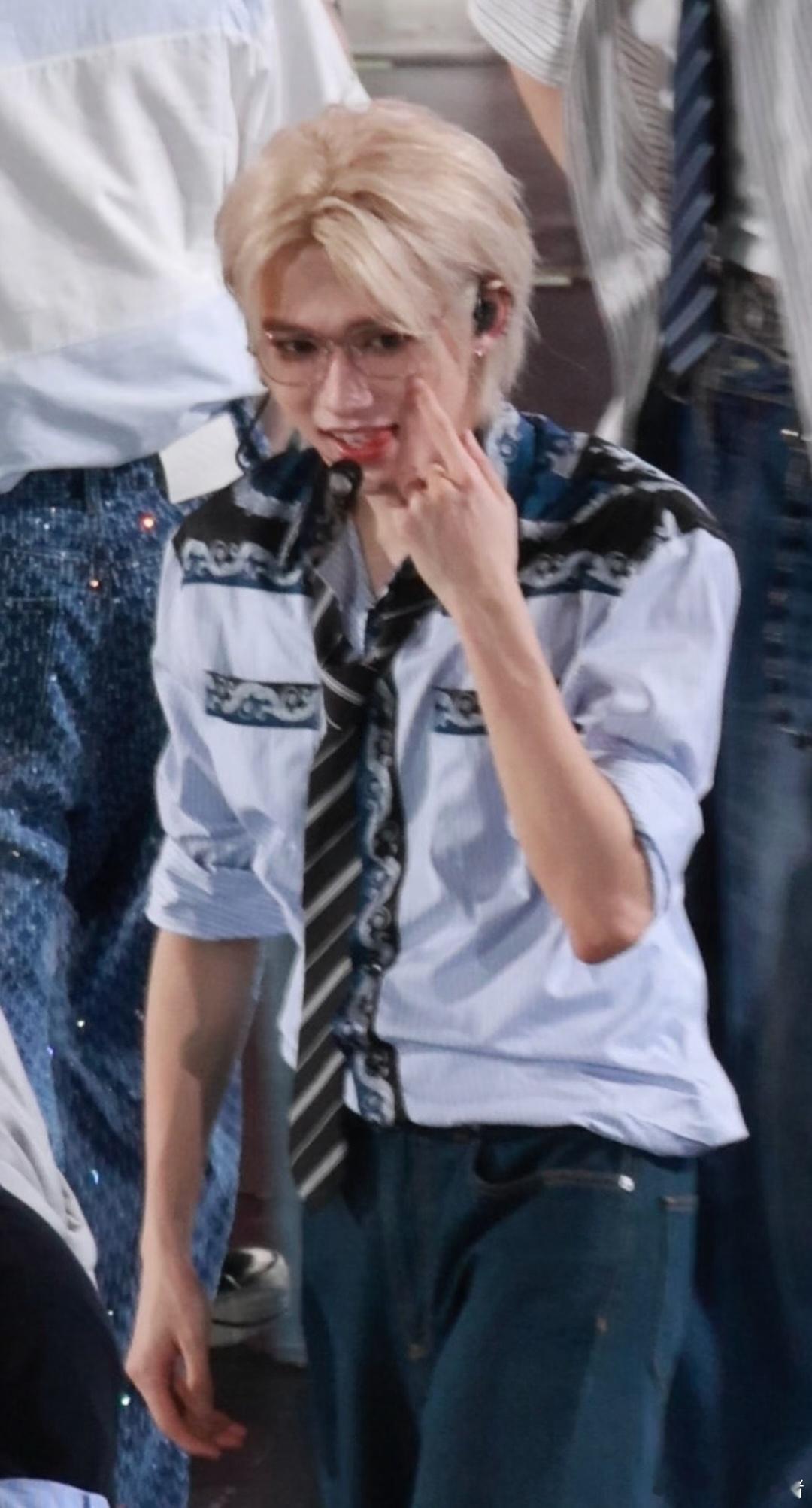 你这个坏男孩坏男孩坏男孩