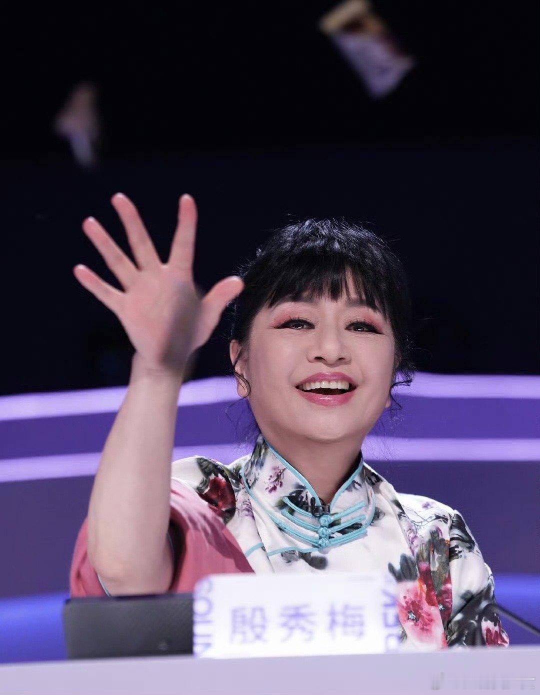 华晨宇把殷秀梅的作业交给了火星人跨代际音乐联动太会整活！殷秀梅老师硬核邀歌，何炅