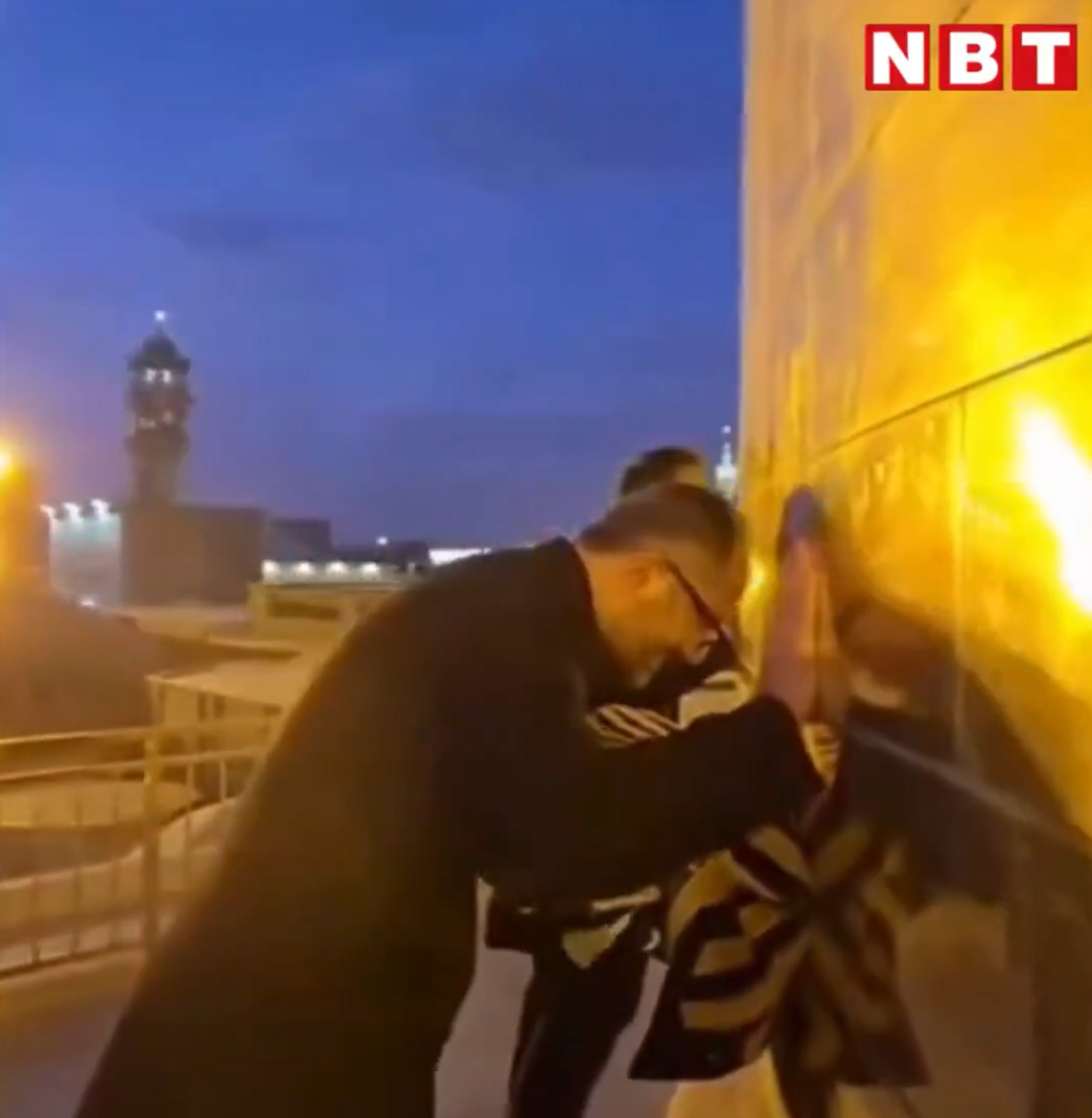 【#马什哈德升起黑色哀悼旗# 】伊朗最高领袖哈梅内伊遇难后，当地时间3月1日，在