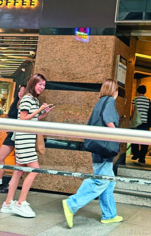 胡敏芝憑《麻雀樂團》彈出 搭港鐵幫人補習成「新一代慳妹」.今年26歲、2021年