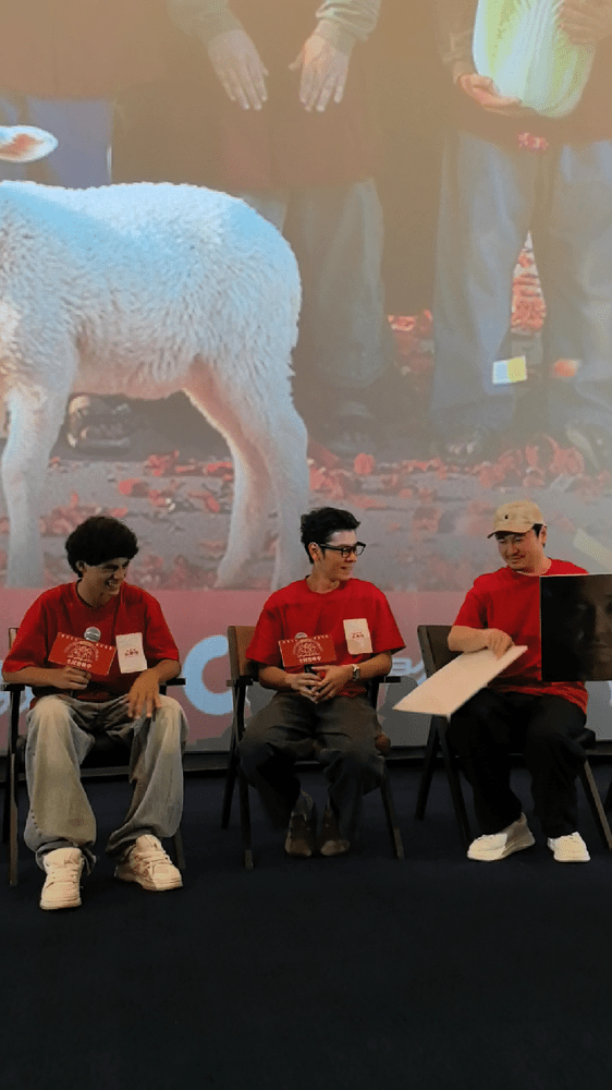 79年的魔丸龙餐馆有3个老中青版沈腾合影79年的魔丸有3个版本！龙餐馆路演现场老