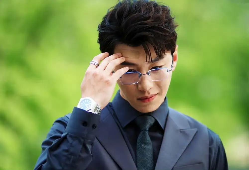 《轧戏》：画面赢麻，陈星旭口碑翻车
 
《轧戏》数据平平却藏出圈点，猫的树镜头依