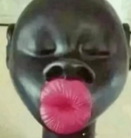 我睡觉了你们让我亲一下 
