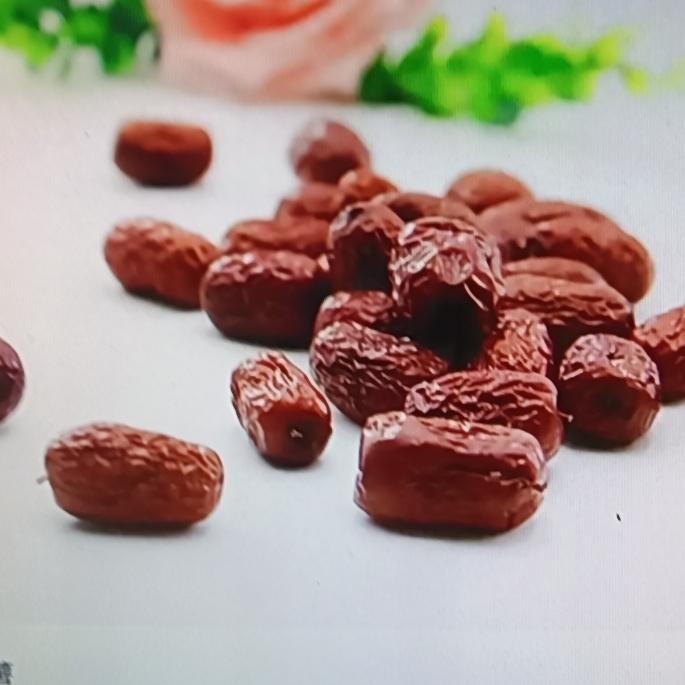 心脏不好，饮食真得讲究“多吃两红，少吃两黄”。两黄，一是蛋黄，像咸鸭蛋蛋黄，10