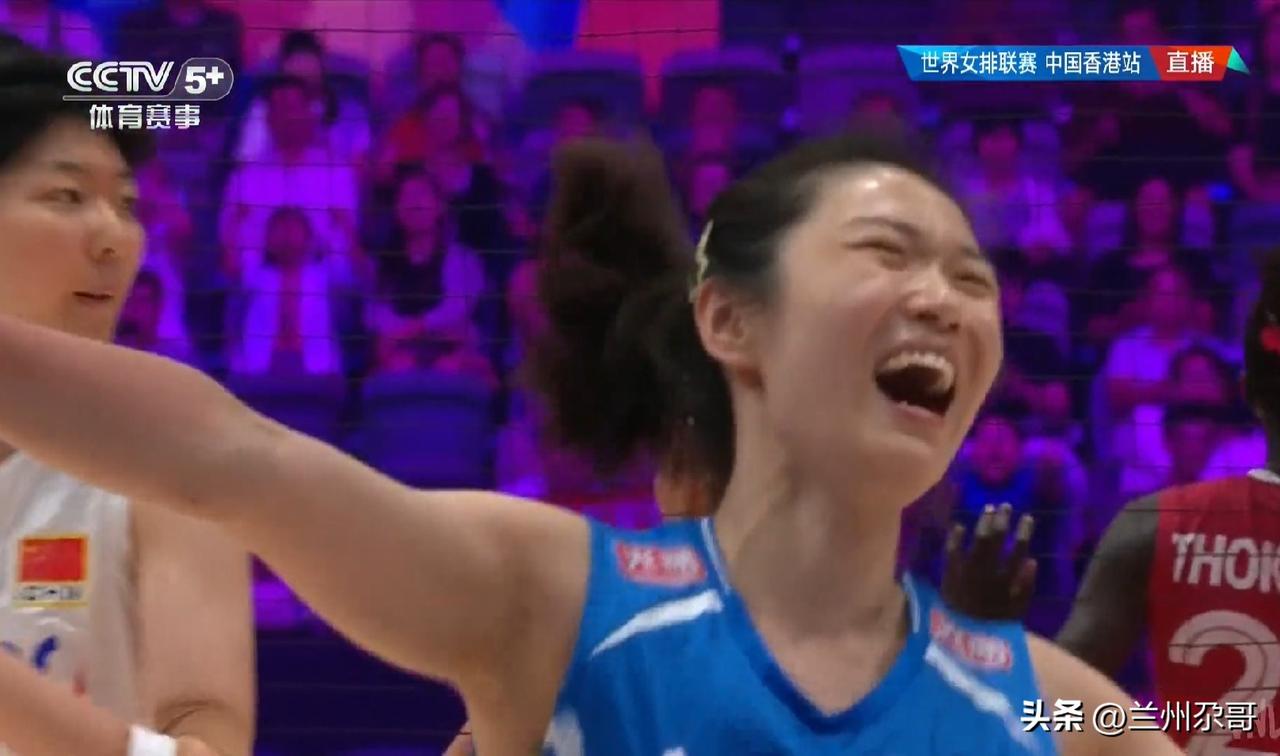 【不输才坏呢[伤心][伤心]】中国女排 
中国女排1:3遭意大利女排逆转，其中两
