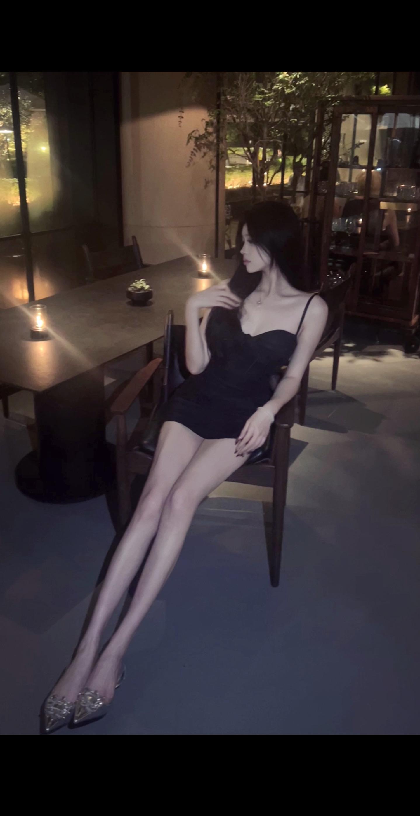 我打开爱情的大门 发现大家都是虚伪的 都是虚伪的爱