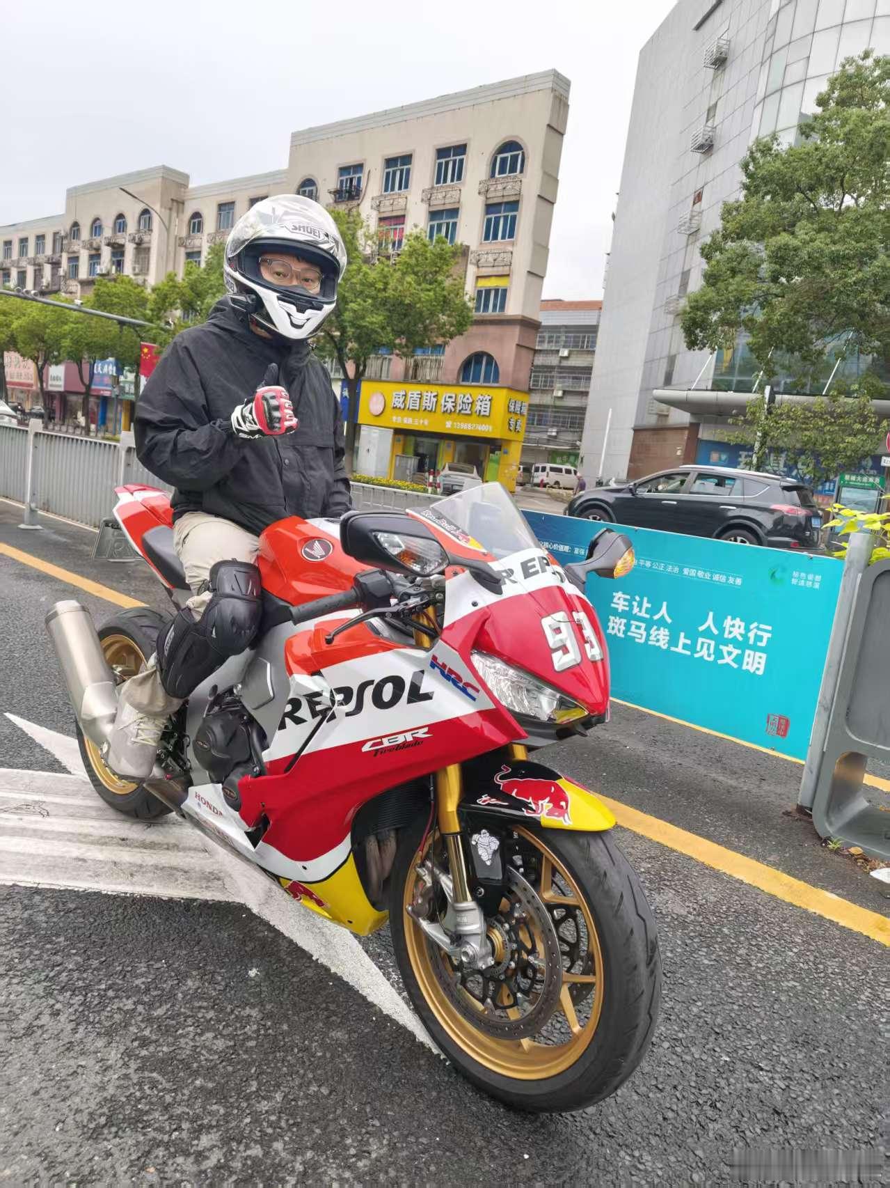 卧槽，这也太帅了吧！本田cbr1000rrsp本田[超话] ​​​