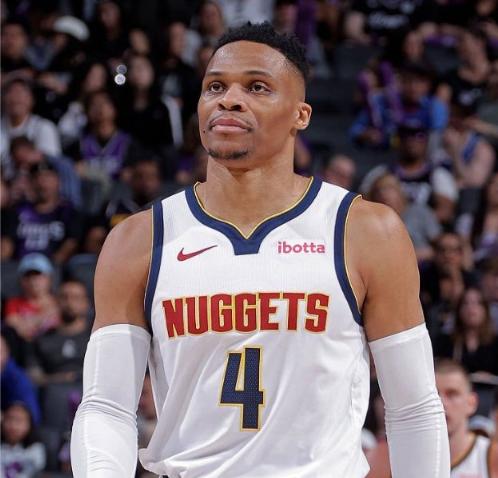 曝威少&奥拉迪波收CBA天价合同 但暂无来华打算
据国内媒体人爆料，有CBA球队