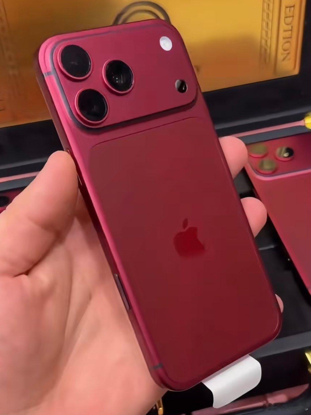 iPhone18Pro深红色 红色的手机很喜庆，但是深红色的话会不会看起来有点像