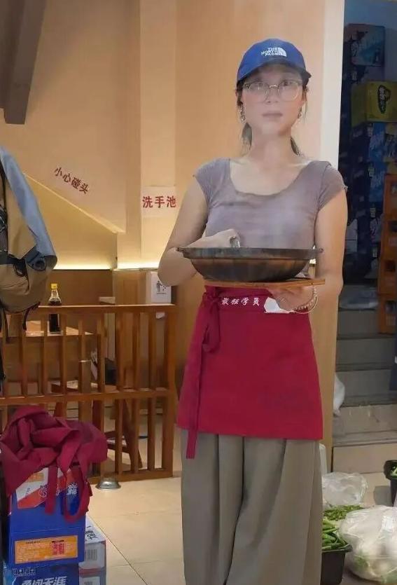 太出圈了！无锡 18 岁女孩暑期餐馆打工，当初约定每日八小时、月薪三千。完工离职