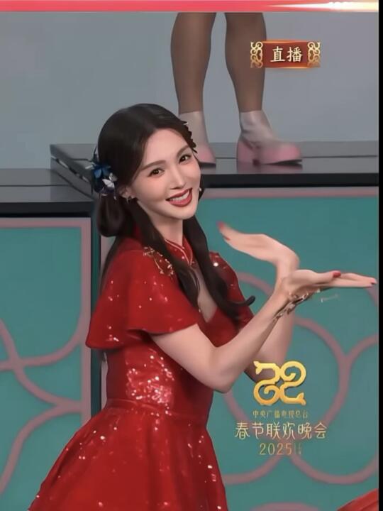 春晚的金晨美得我心惊！！！