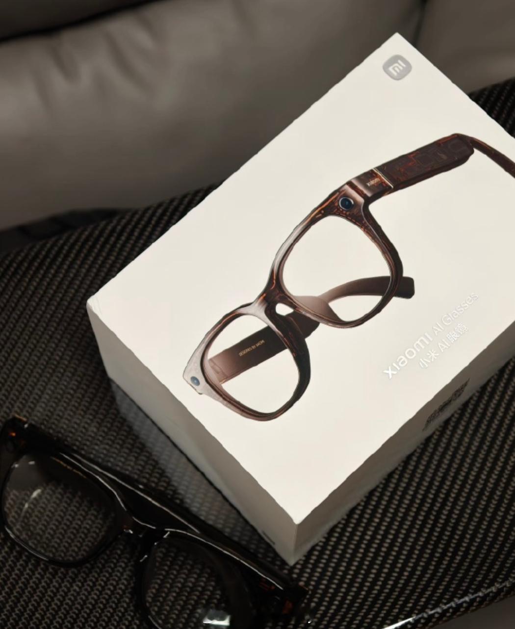 12月3日晚上19:30理想要发的AI眼睛Livis实拍图都有了看来还挺火也不知