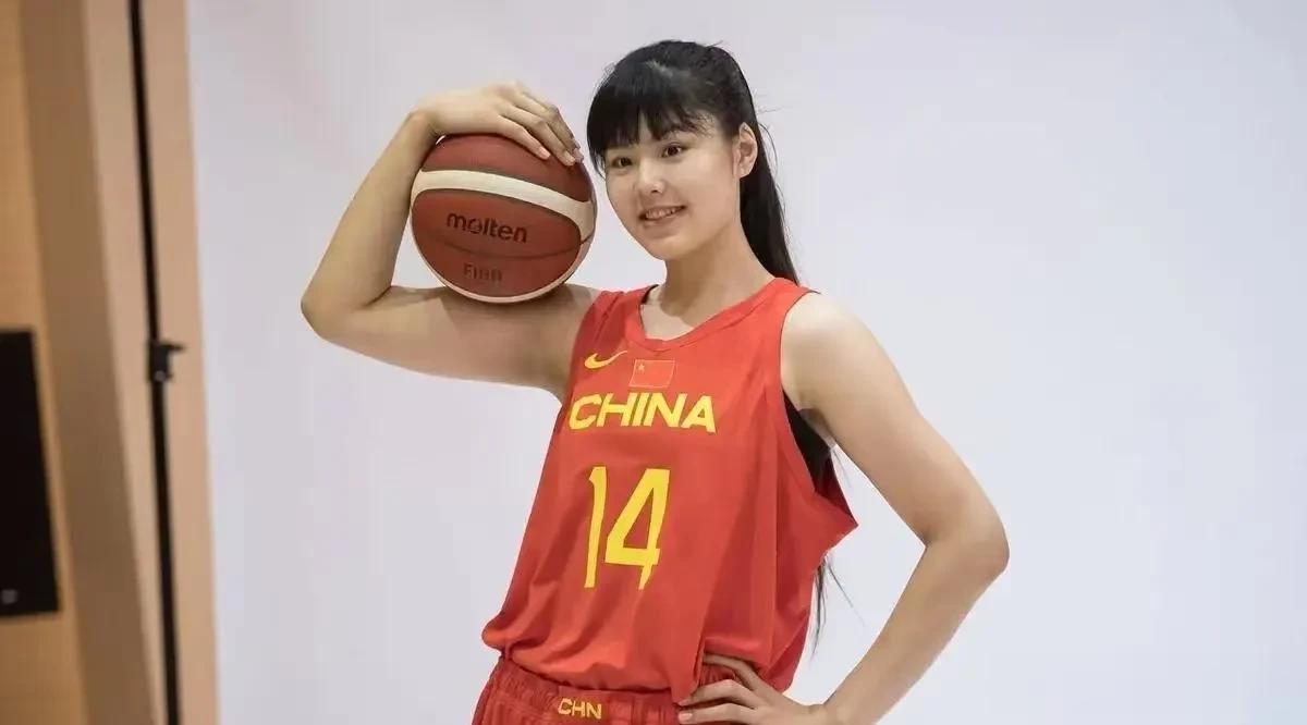 李月汝为何放弃国内高薪，年薪100万加盟欧洲土耳其打球，追其原因有三:

1、W