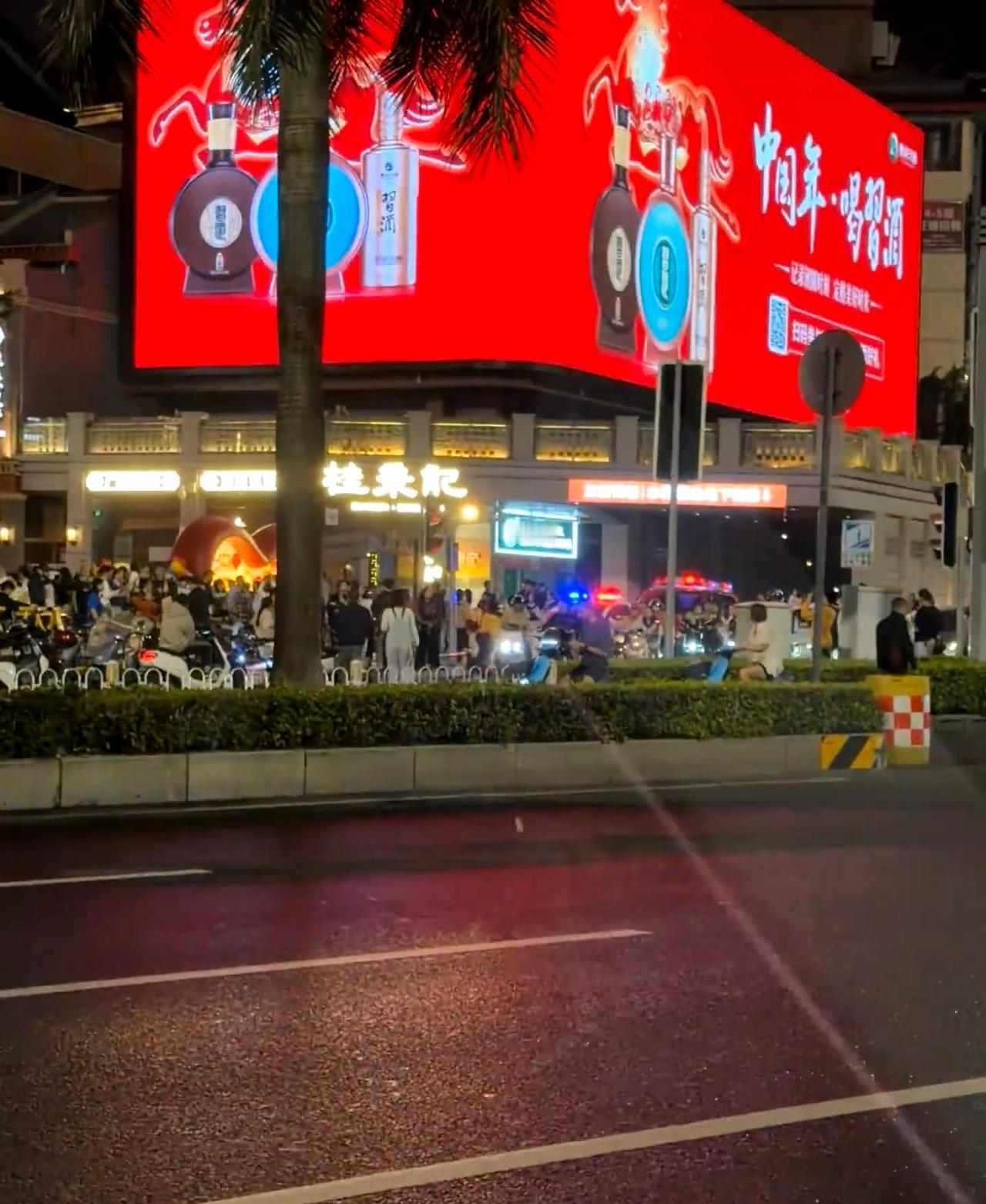 沈腾马丽都上春晚了，咋不演个小品呀？
好不容易蹲到沈腾和马丽的《我最难忘的今宵》