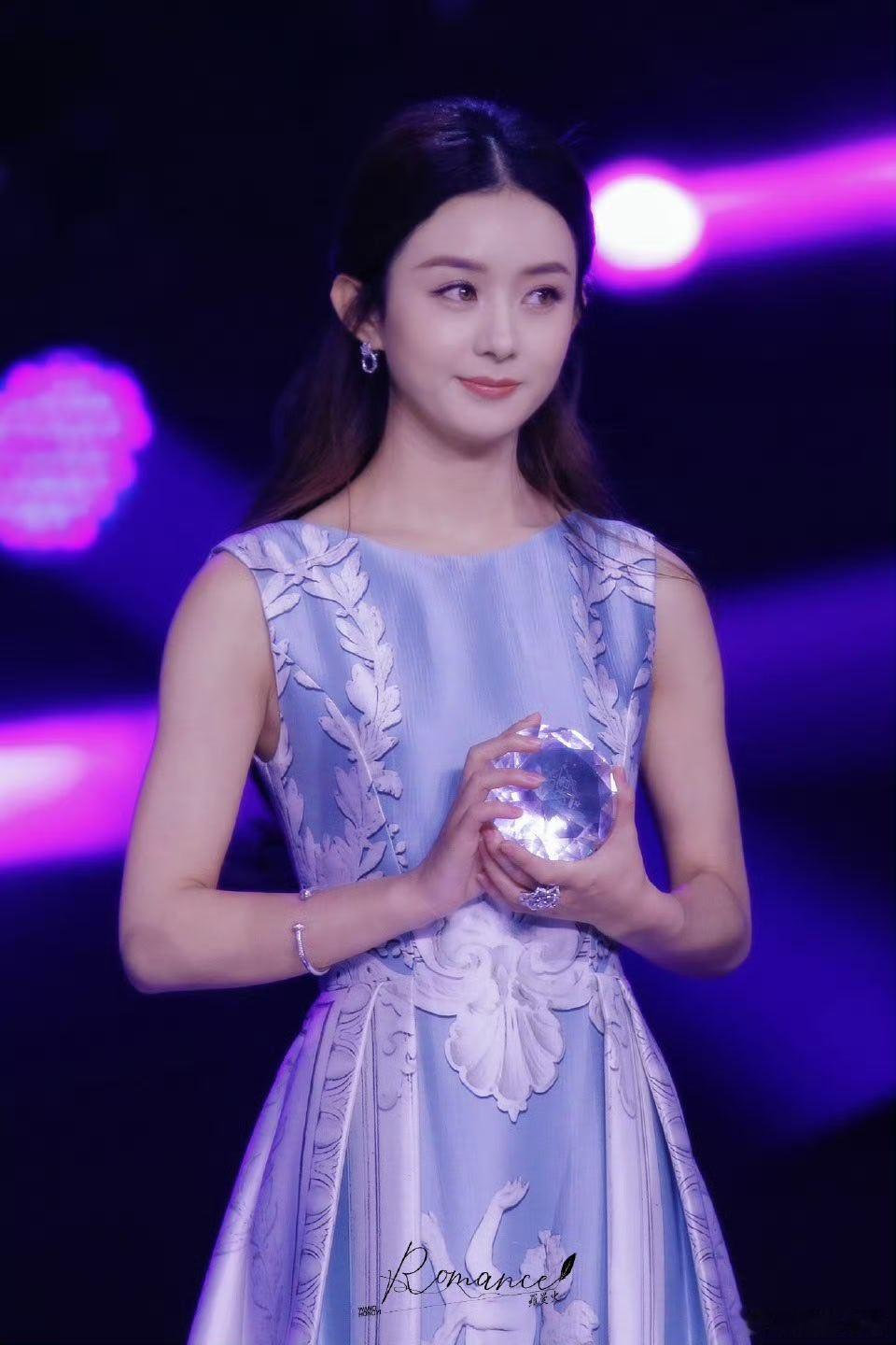 赵丽颖[超话]365天安利赵丽颖 只对汝惊鸿一瞥，一眼万年​​​