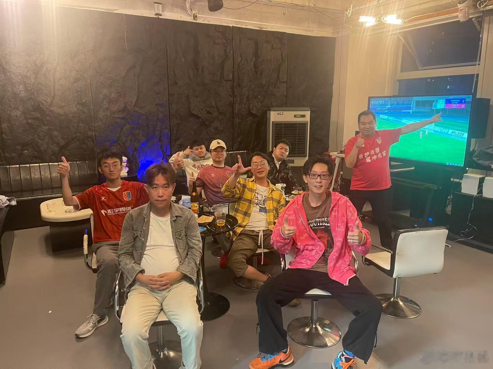 今晚广州蒲公英比赛的最可爱的人——第一现场＆第二现场，致敬第12人，致敬！你们永