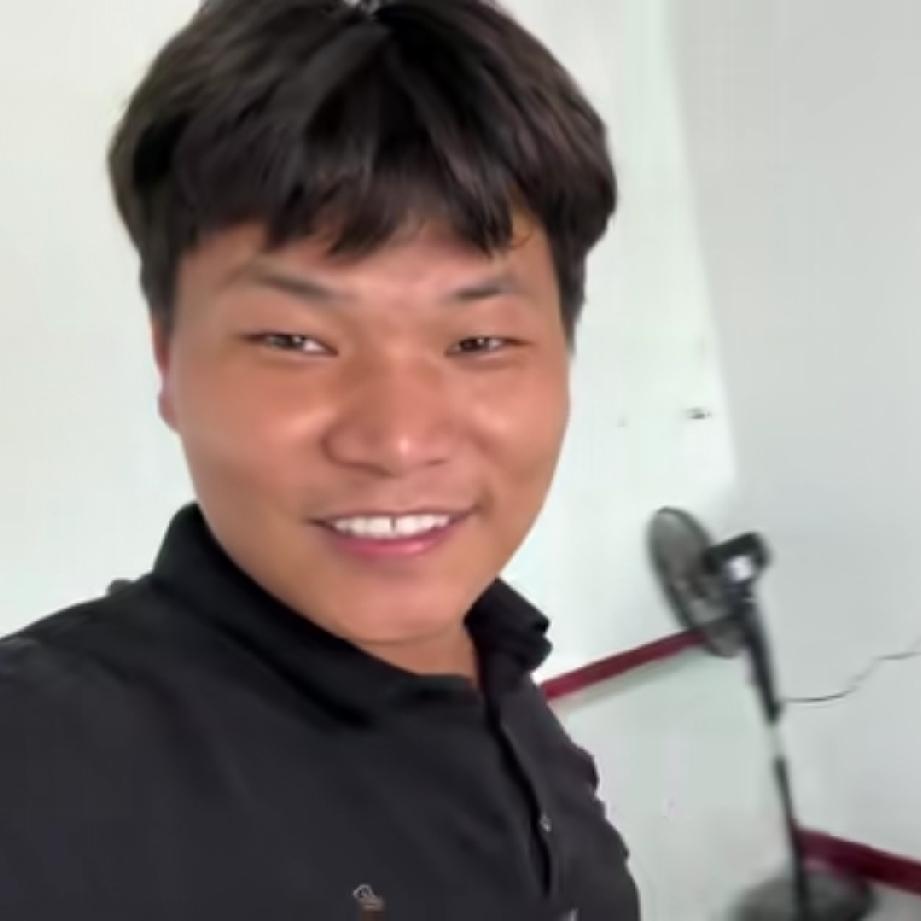 哈哈和莎莎在老挝万象盖的房子已经开始进家具了。这也太不容易了，想当初哈哈一个人闯
