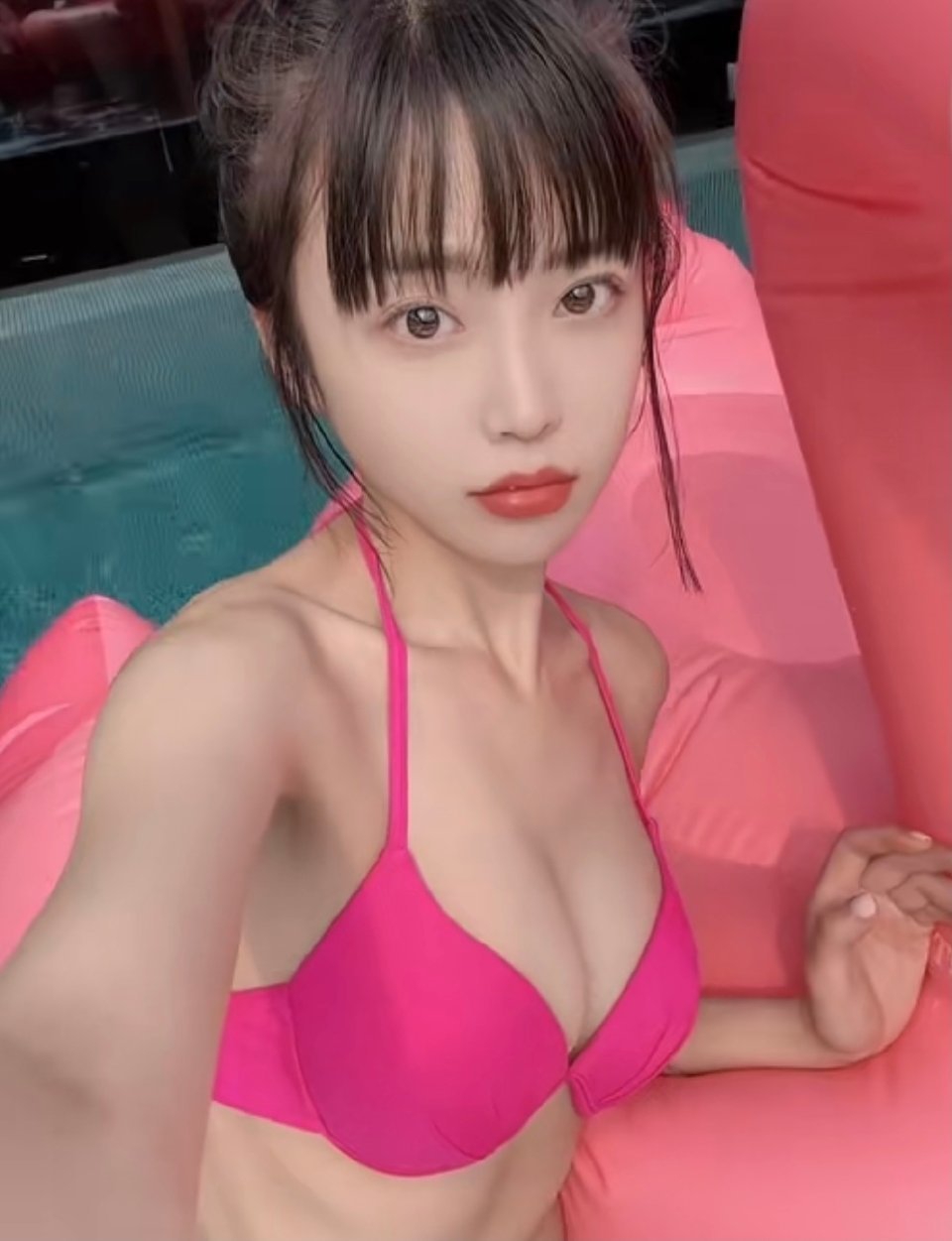 司晓迪这波操作真是把“流量密码”玩明白了。几张模糊截图，几句露骨挑衅，单日涨粉8
