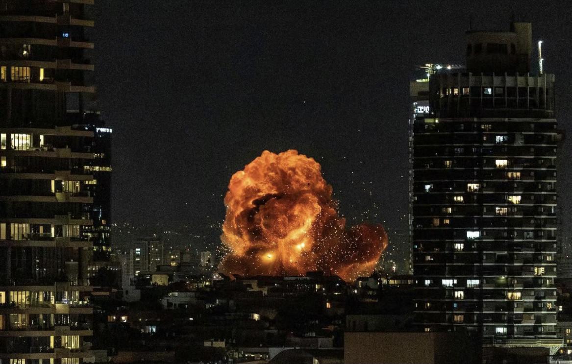 伊朗，肠子都悔青了！
当年决策失误啊，要是购买了100架咱们东大的歼10C体系，