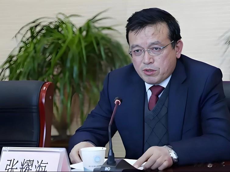 今天安徽宿州市新汴河景区的张耀海上了热搜，他在宿州工作了多年，
长期在水利行业、