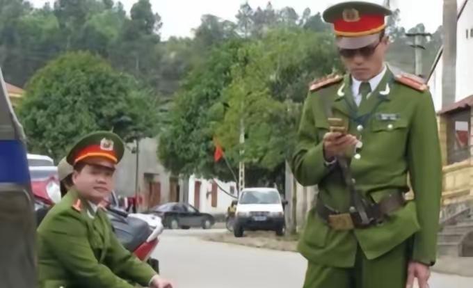 这种说法其实挺片面的。越南在历史上和中国有着复杂的关系，但不能说越南“唯独恨中国