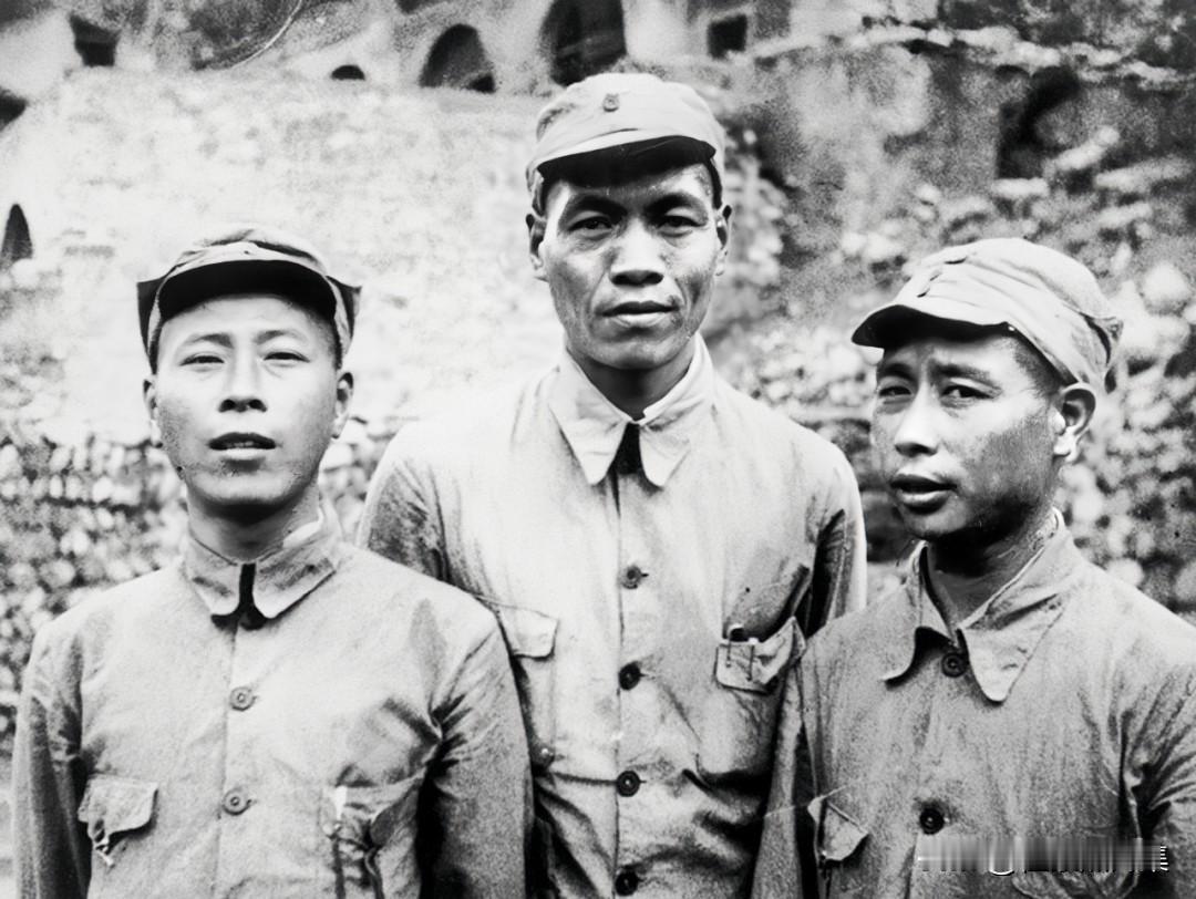 1940年，八路军120师358旅在抗战时期最经典的“铁三角”领导班子。照片从左