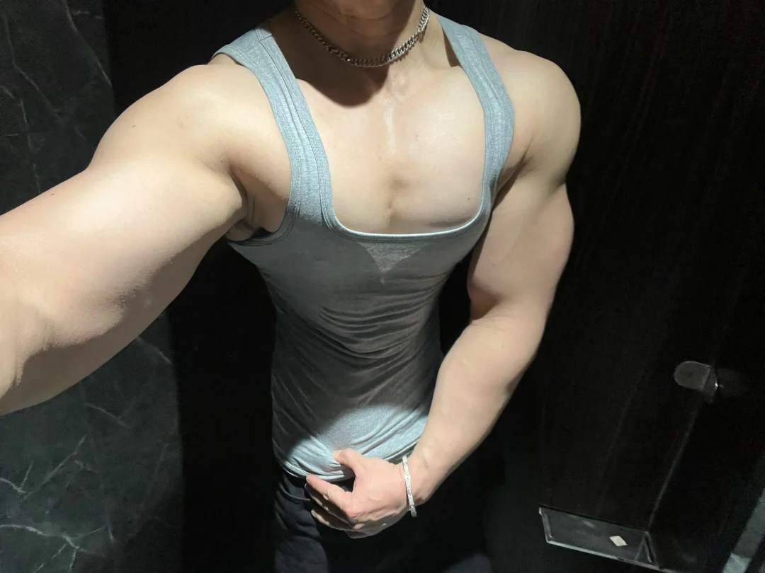 春暖花开 灰色战服