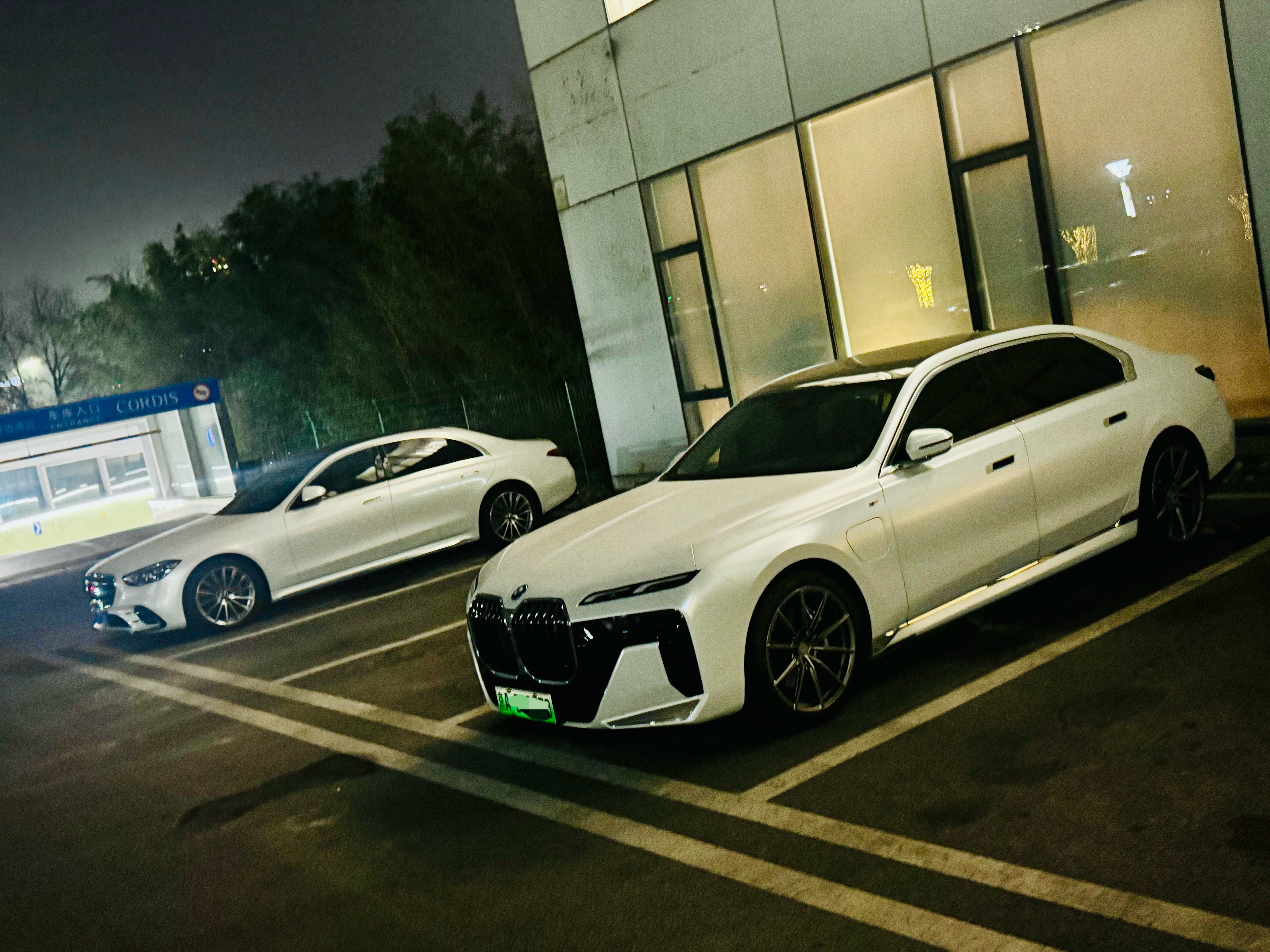 BB家D级车担当，白色同框确实气场不一样李楠说道李楠说道大v聊车奔驰宝马 北京