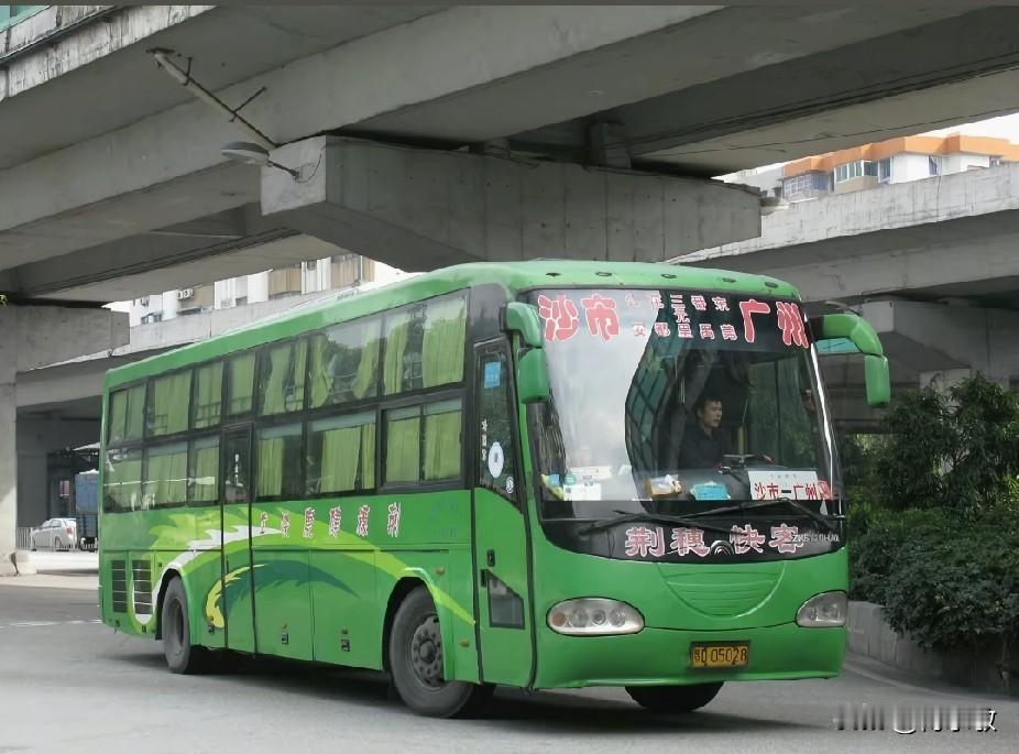 湖北荆州市曾经的省际长途线路（四），不知还有多少在跑？
荆州—广州
深圳—沙市