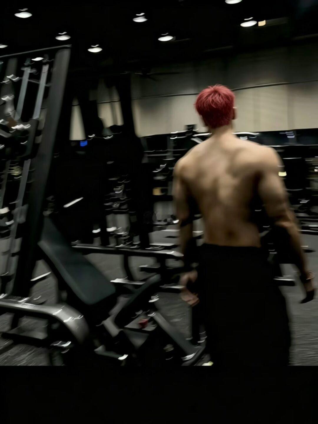 183 00年 健身运动 情绪稳定找对象！
蹲一个体型差的女朋友！不真诚勿扰！主