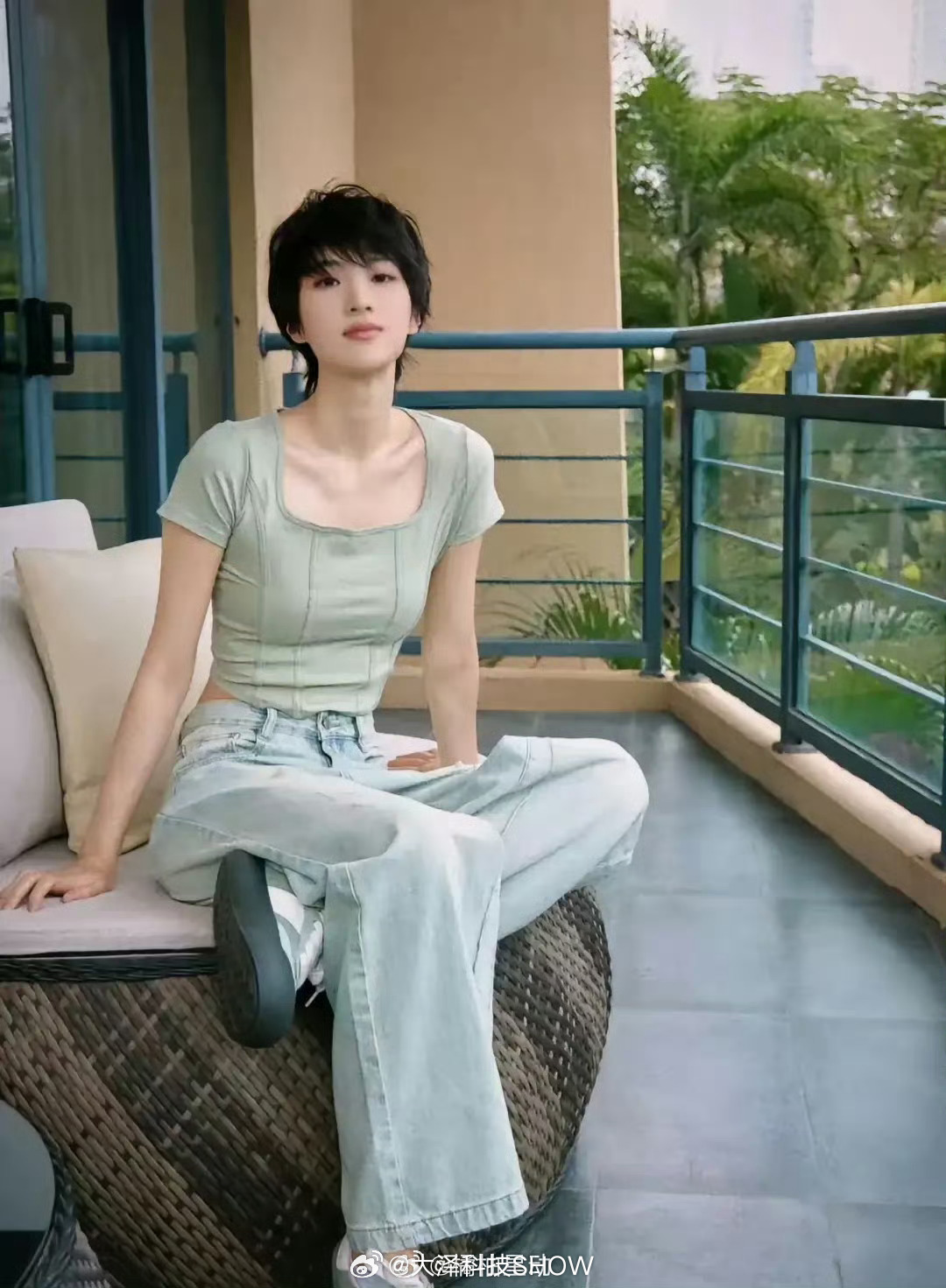 姚安娜说还好从哈佛毕业了还好我没考上哈佛，哈哈哈，要不都没法毕业了[笑而不语] 